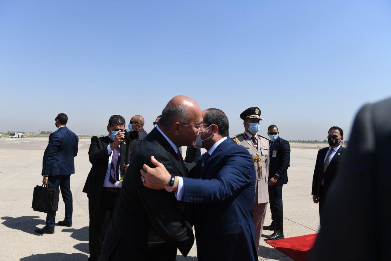 السيسي يلتقي نظيره العراقي في مستهل زيارته لبغداد