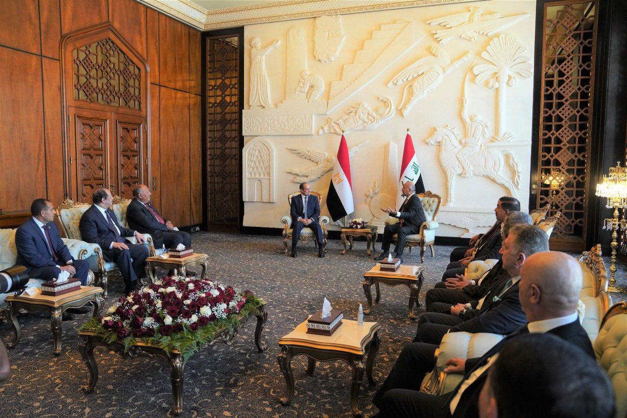 السيسي يلتقي نظيره العراقي في مستهل زيارته لبغداد