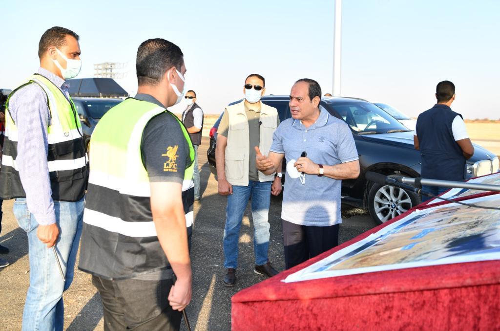 الرئيس السيسي يتفقد مشروعات تطوير محاور وطرق الساحل الشمالي 