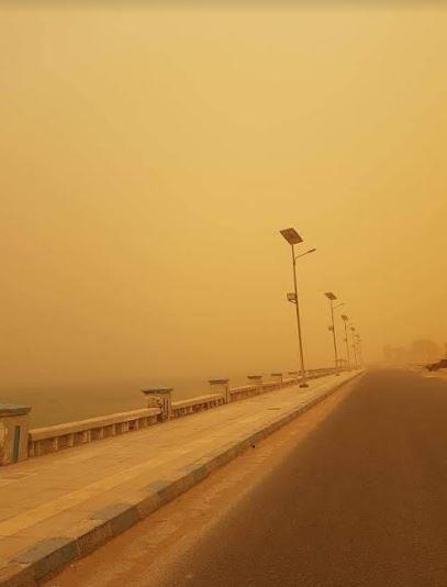 عاصفة ترابية تجتاح المحافظات و تحجب رؤية البحر فى السواحل الشمالية| صور 