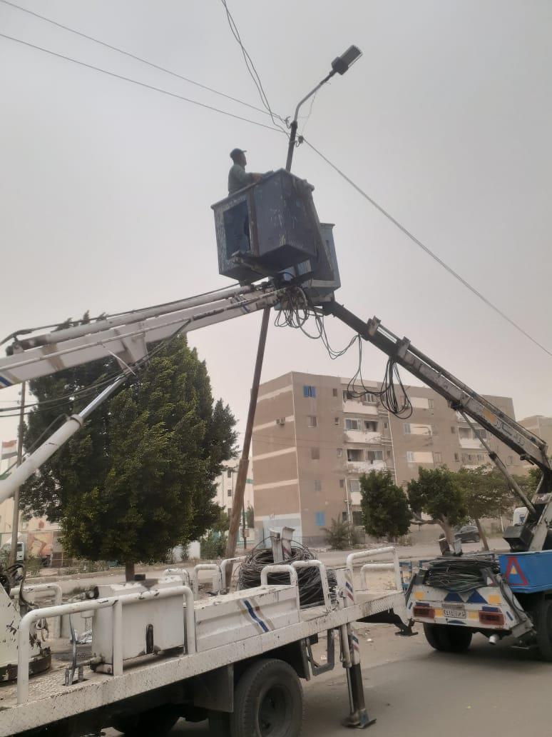بسبب شدة الرياح  وفاة سيدة وسقوط اشجار واعمدة بالإسماعيلية 