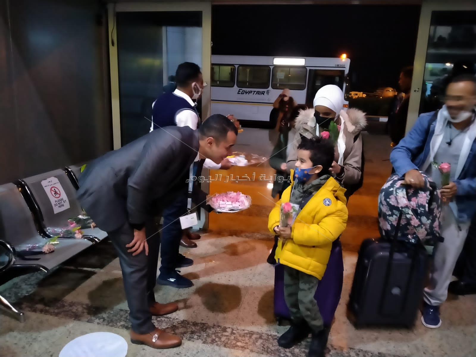 مطارا الغردقة وسوهاج يستقبلان أولى رحلات شركتى " ترانسافيا " و " ويز إير " من باريس وأبوظبي