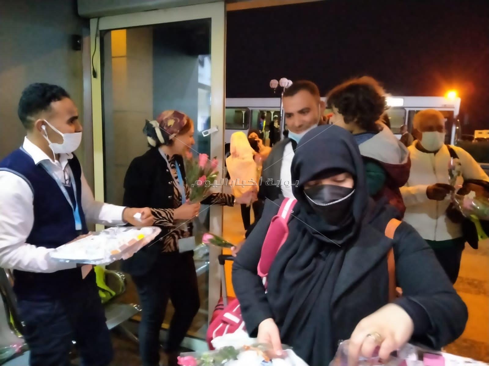 مطارا الغردقة وسوهاج يستقبلان أولى رحلات شركتى " ترانسافيا " و " ويز إير " من باريس وأبوظبي