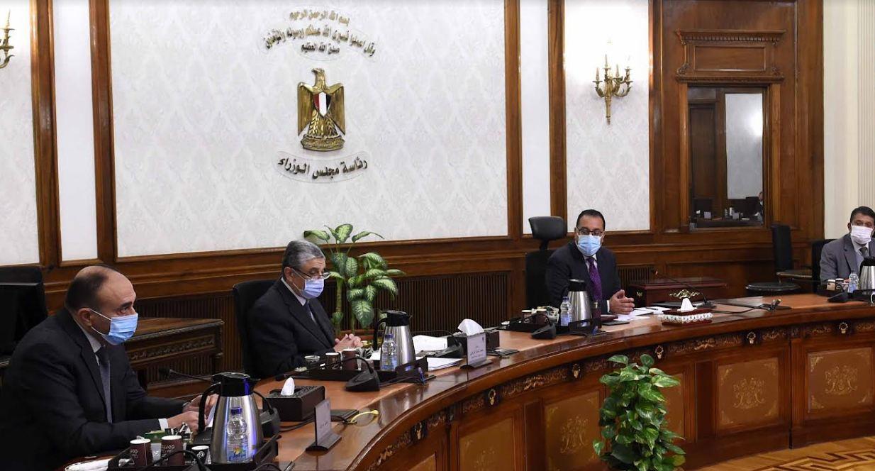 رئيس الوزراء يتابع موقف إدارة وتشغيل شبكتي نقل وتوزيع الكهرباء في العاصمة الإدارية الجديدة