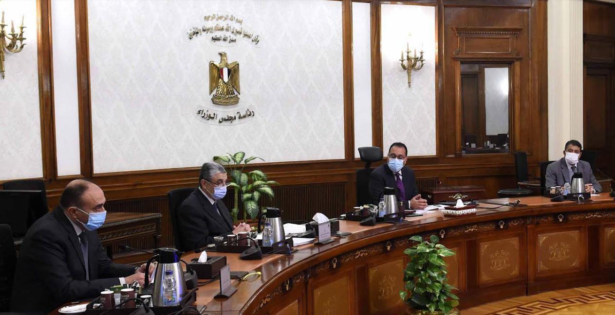 رئيس الوزراء يتابع موقف إدارة وتشغيل شبكتي نقل وتوزيع الكهرباء في العاصمة الإدارية الجديدة