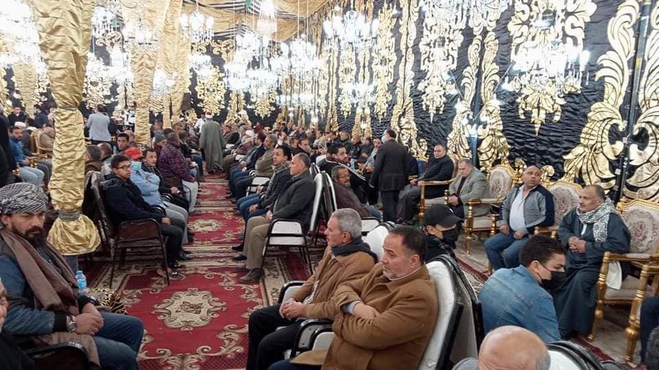 أعداد غفيرة من المواطنين في عزاء وائل الإبراشي