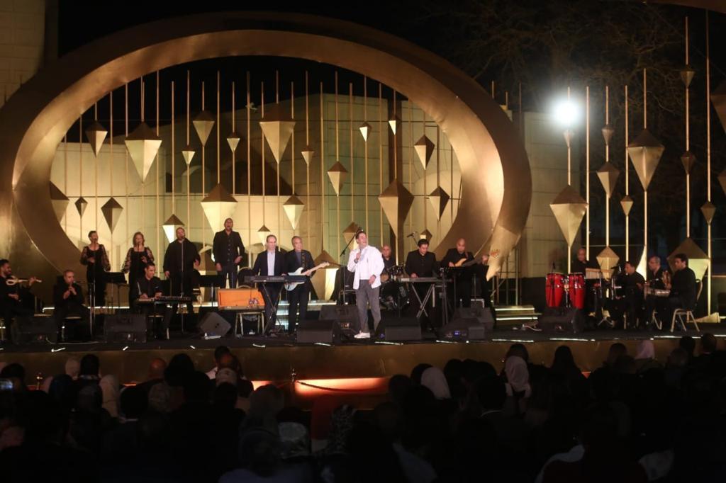 مدحت صالح يضى سماء مسرح النافورةمدحت صالح يضى سماء مسرح النافورة