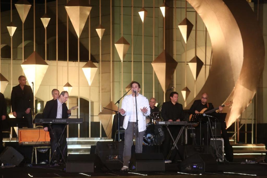 مدحت صالح يضى سماء مسرح النافورةمدحت صالح يضى سماء مسرح النافورة
