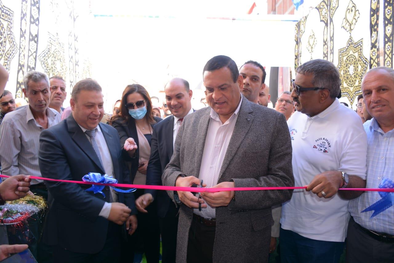 محافظ البحيرة يفتتح معرض السلع الغذائية واللحوم بالأسعار المخفضة بمدينة حوش عيسى‎‎
