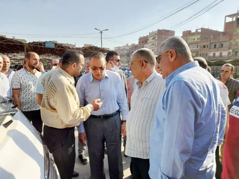  محافظ الشرقية يُفاجئ الموقف العمومي بمنطقة الأحرار بمدينة الزقازيق