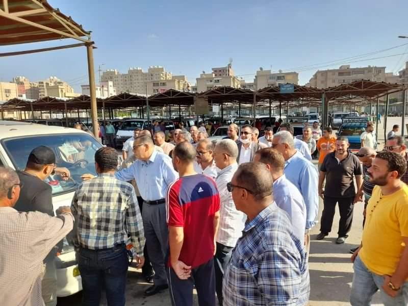  محافظ الشرقية يُفاجئ الموقف العمومي بمنطقة الأحرار بمدينة الزقازيق
