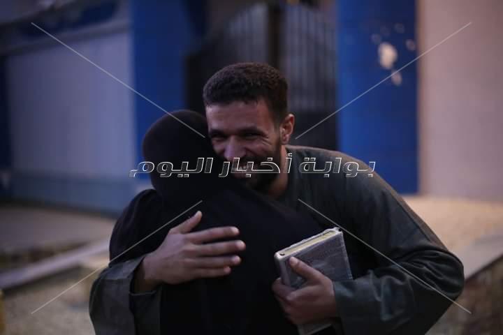 لحظة إخلاء سبيل 30 المفرج عنهم بقرار عفو رئاسي| صور