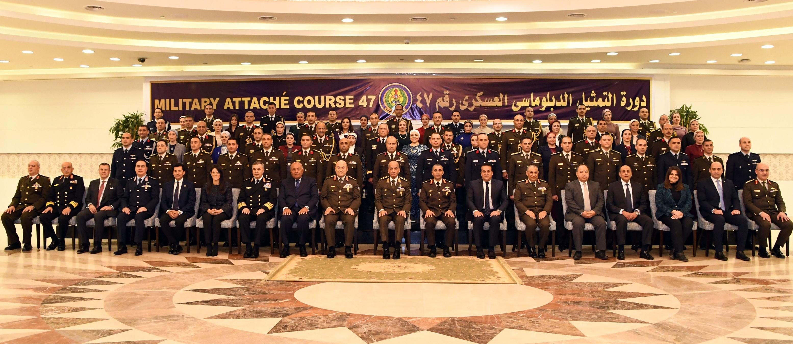 السيسي يفتتح مصنعي إنتاج الغازات الطبية والصناعية ومحطة توليد الطاقة الثلاثية بـ«أبو رواش»