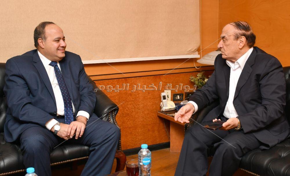 ندوة اللواء سمير فرج