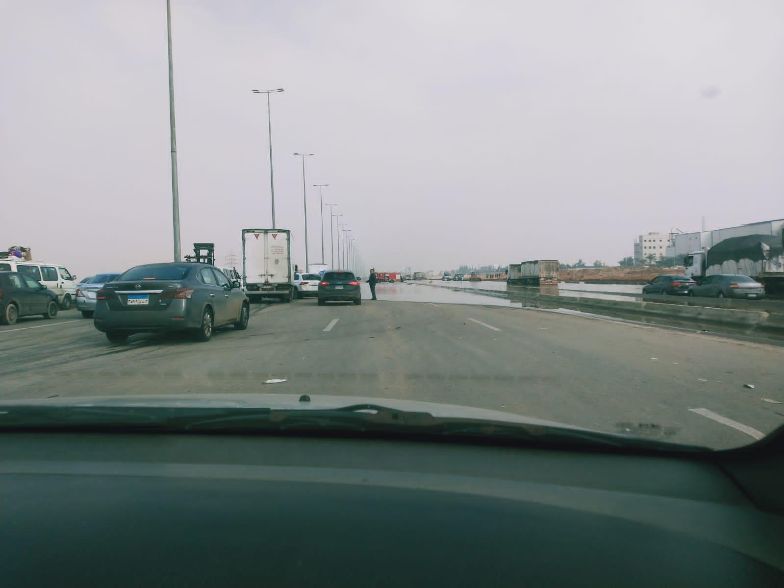 ازدحام مروري شديد يغلق طريق مصر الإسماعيلية الصحراوي منذ الصباح الباكر
