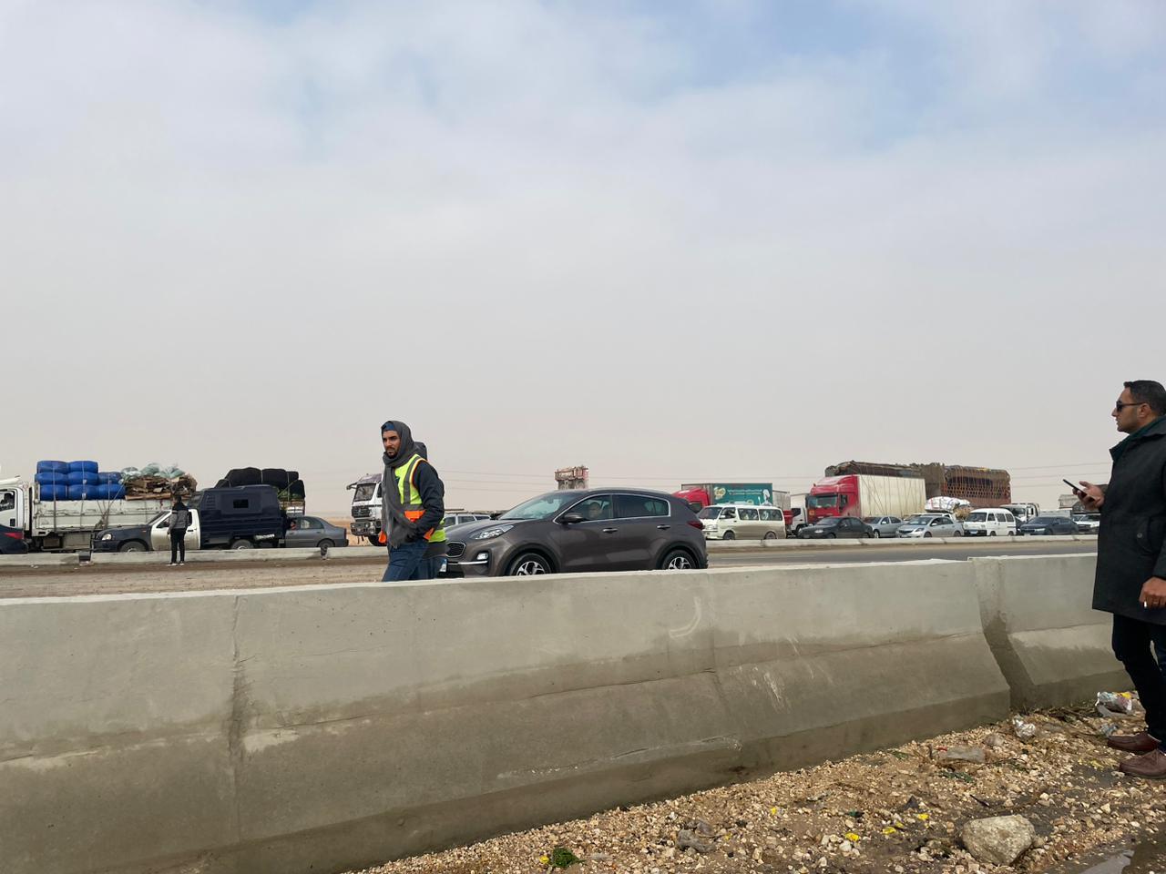 ازدحام مروري شديد يغلق طريق مصر الإسماعيلية الصحراوي منذ الصباح الباكر