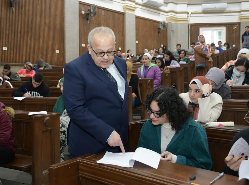 الخشت: امتحانات الفصل الدراسي الأول تُجرى بهدوء منذ بدايتها