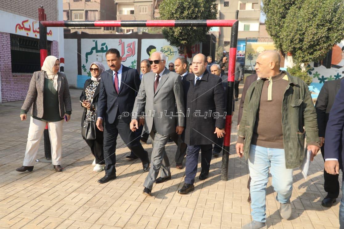 محافظ الجيزة يتفقد لجان امتحانات الشهادة الإعدادية بأبو النمرس والحوامدية 