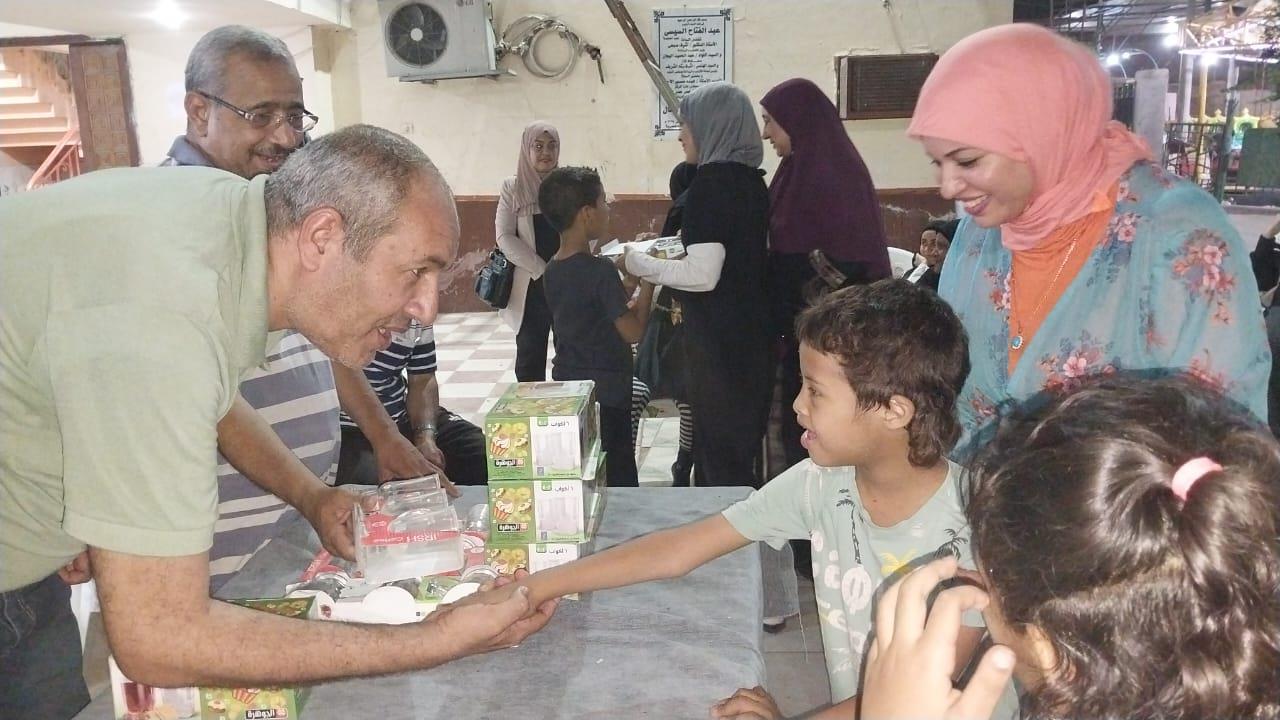 استاد قنا الرياضي يقيم مهرجان رسم .. لذوي القدرات الخاصة