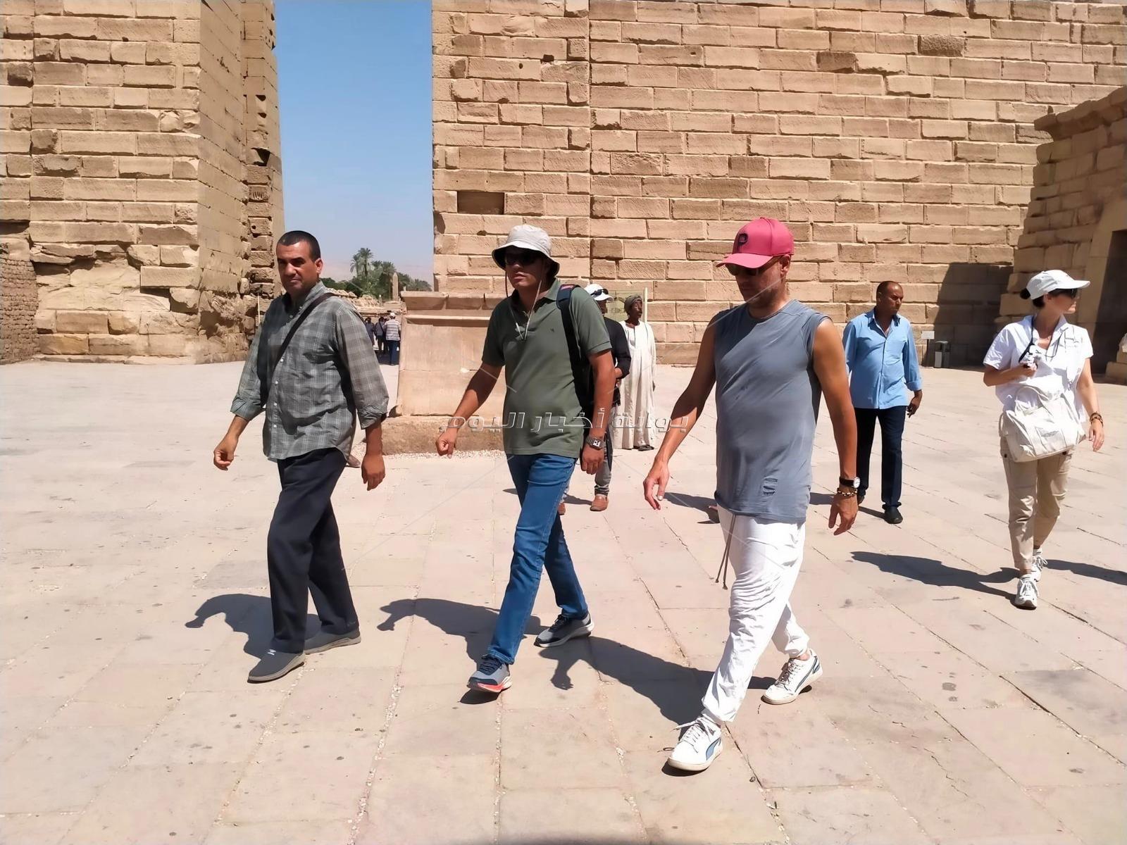 جوارديولا يطير في سماء الأقصر يركب المنطاد ويتنفس سحر وادى الملوك