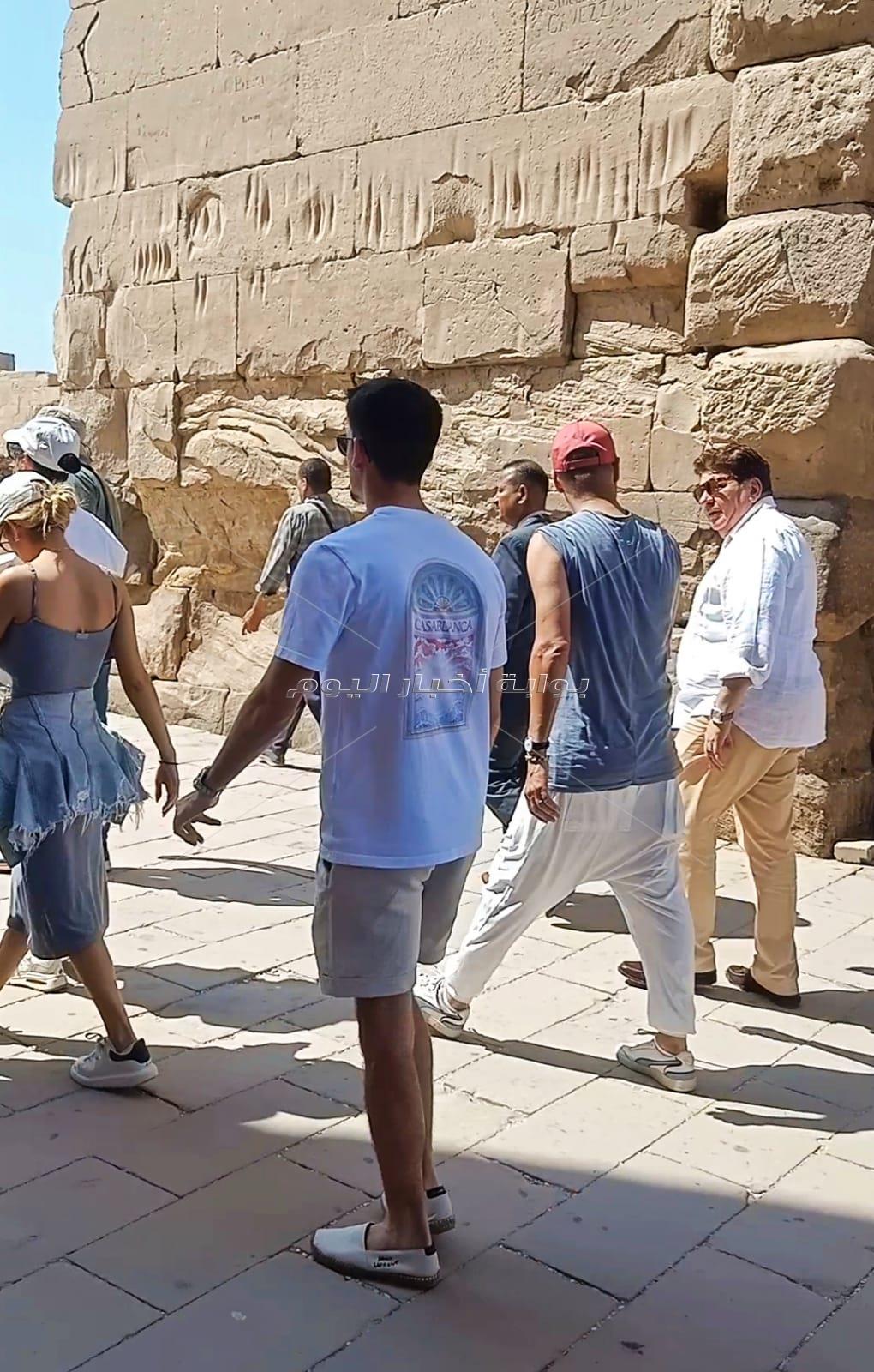 جوارديولا يطير في سماء الأقصر يركب المنطاد ويتنفس سحر وادى الملوك