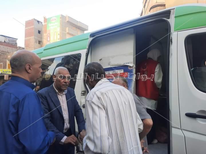 الفرق الثابتة القوافل المتنقلة تفحص المواطنين أمام المساجد بمدن البحيرة 