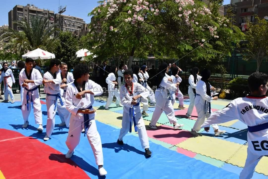 وزير الرياضة ومحافظ الجيزة يفتتحان النادي الصحي وملعب الاسكواش