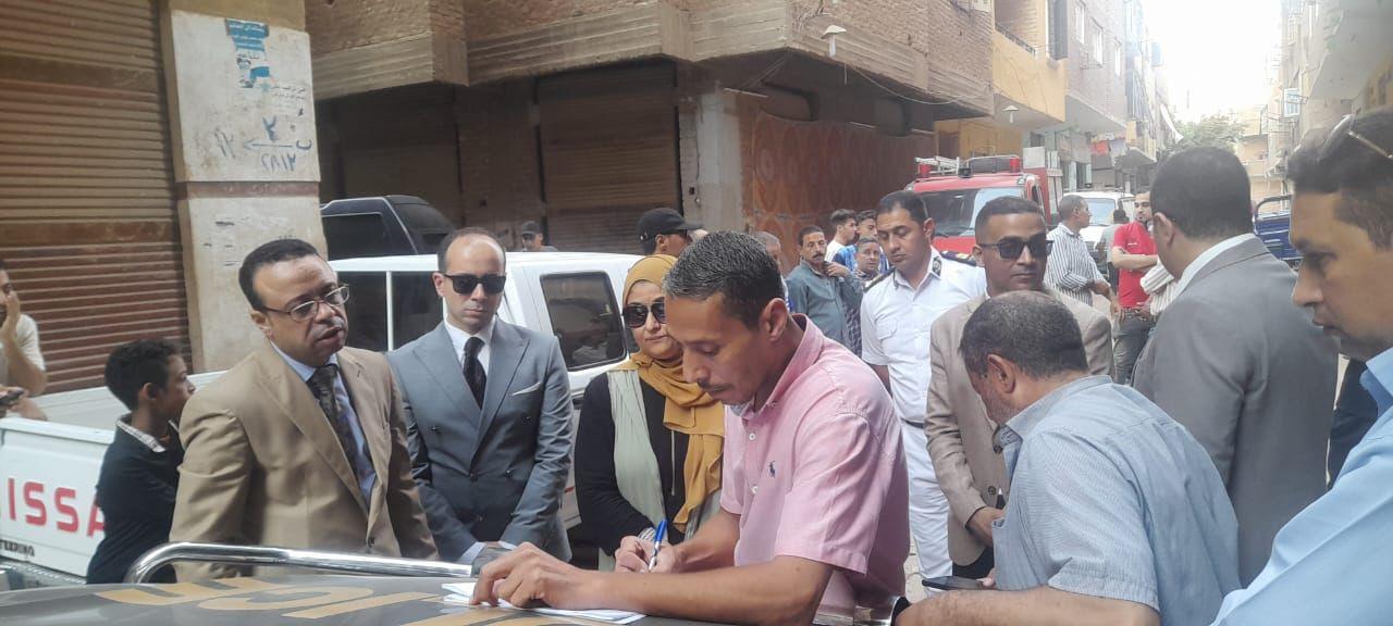  النيابة الإدارية تعاين عقار الدباس المنهار