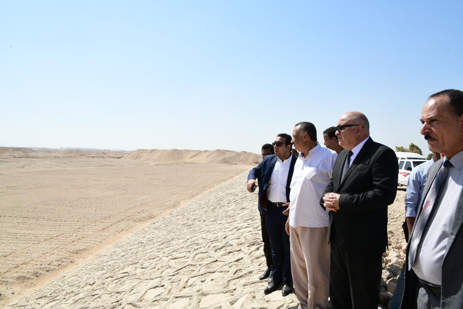  إنشاء بحيرات صناعية لتخزين مياه السيول وتفعيل غرف عمليات بالمديريات الخدمية بقنا