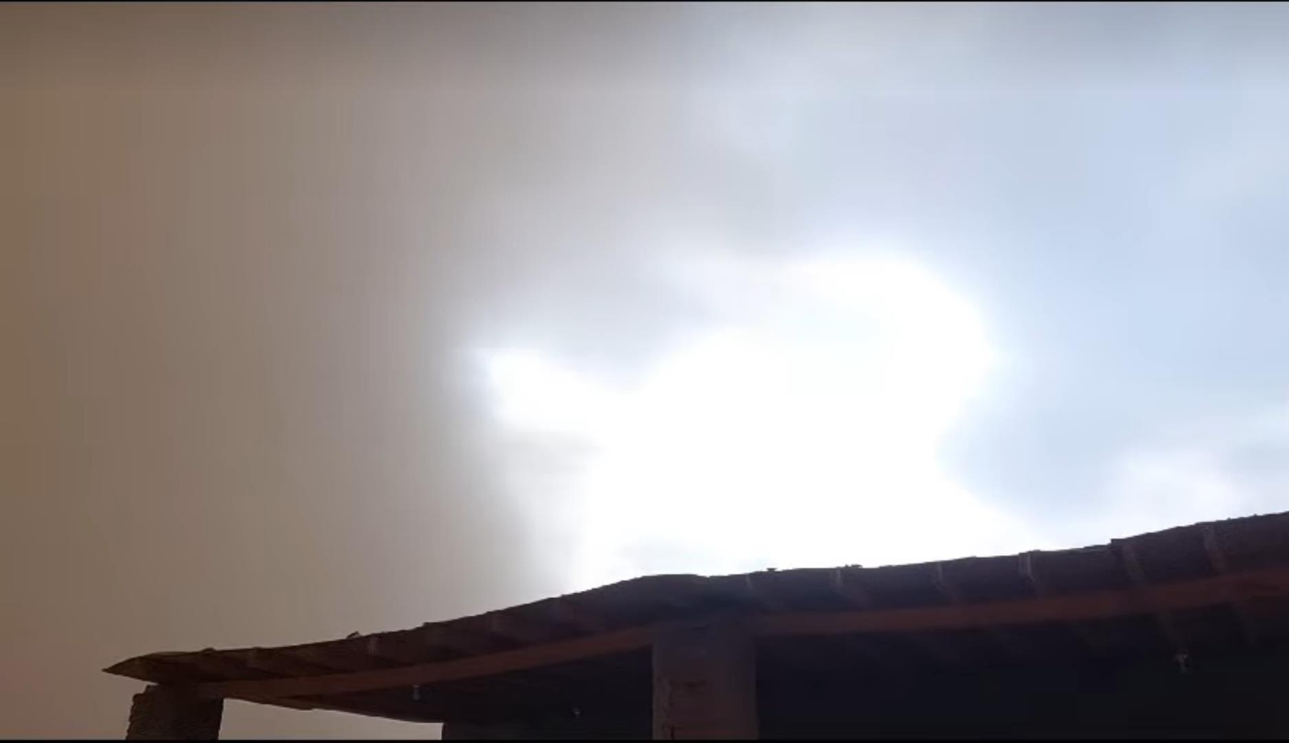 عاصفة ترابية تضرب حلايب وأمطار غزيرة 