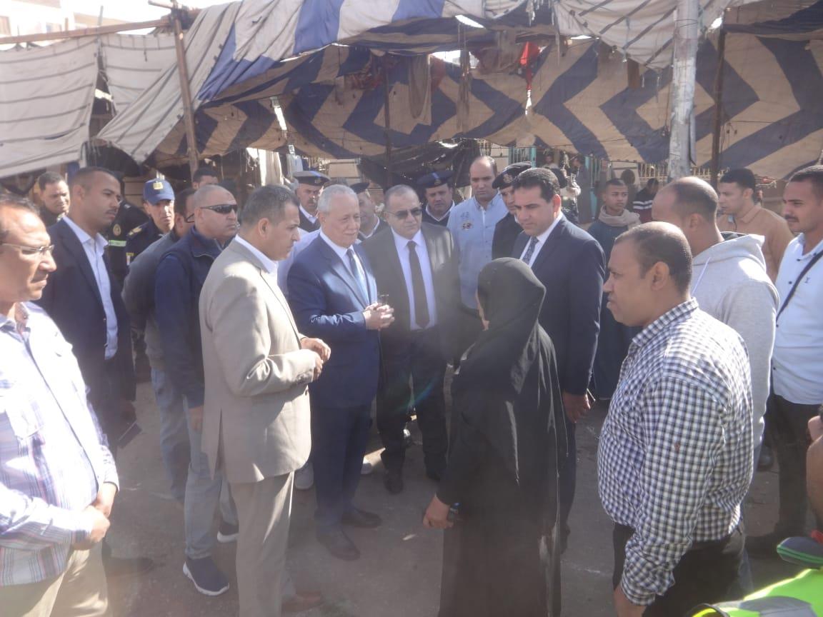 محافظ الأقصر يفتتح سوق خضار شرق السكة