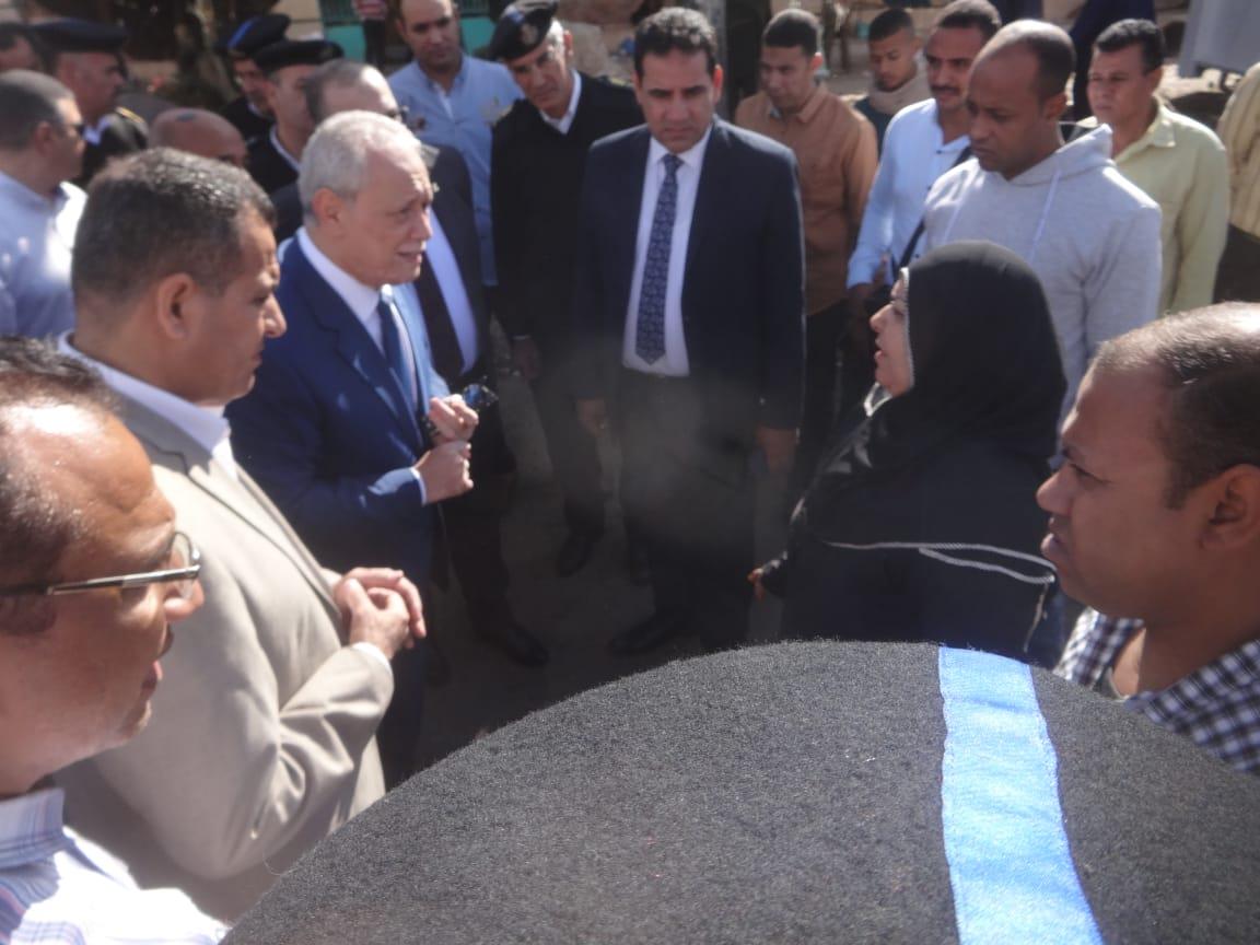 محافظ الأقصر يفتتح سوق خضار شرق السكة