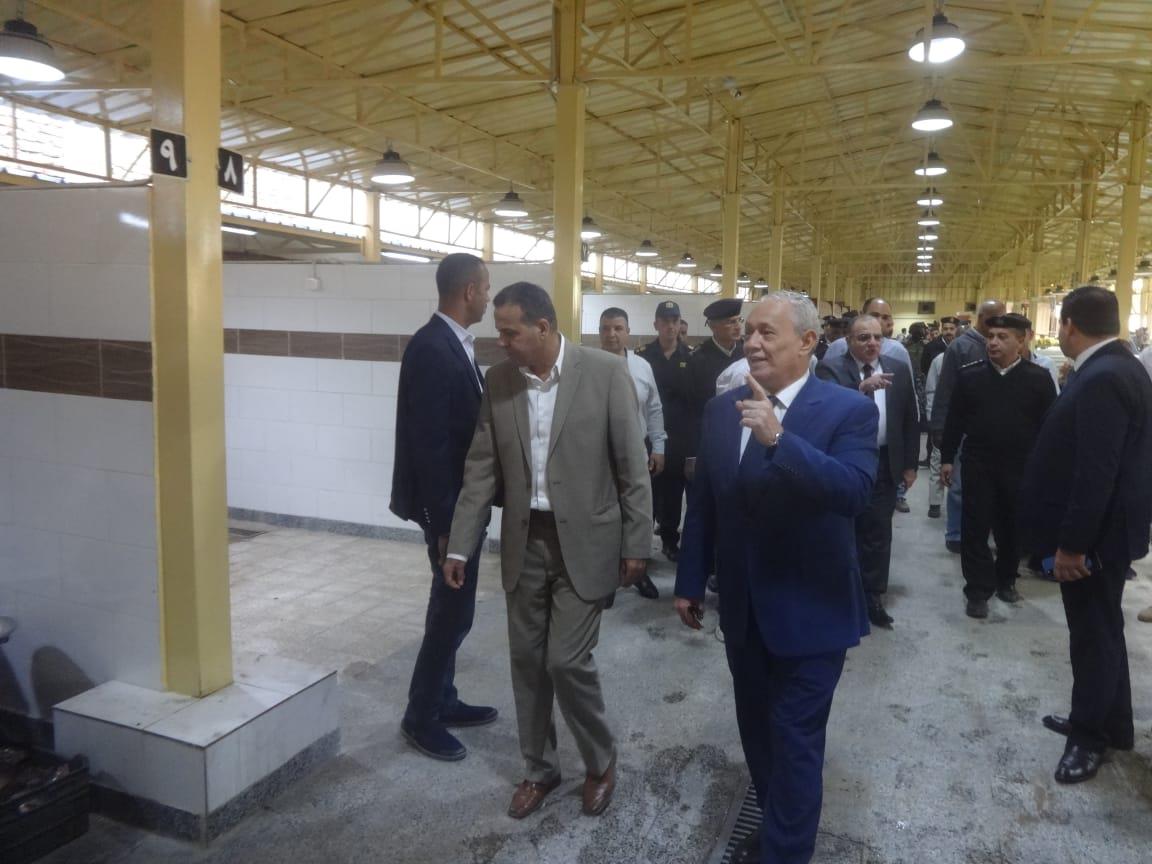 محافظ الأقصر يفتتح سوق خضار شرق السكة