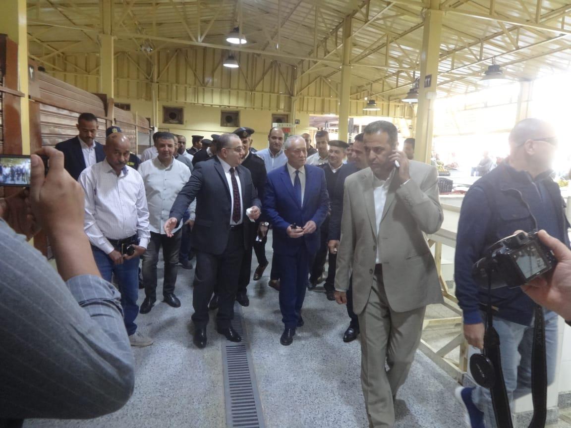 محافظ الأقصر يفتتح سوق خضار شرق السكة