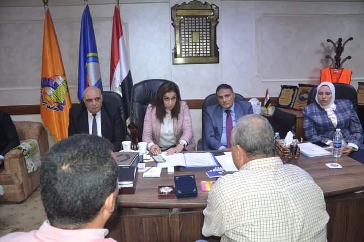 نائب محافظ البحيرة والسكرتير العام يلتقيان بالمواطنين ممن لديهم مطالب وإحتياجات بكفر الدوار