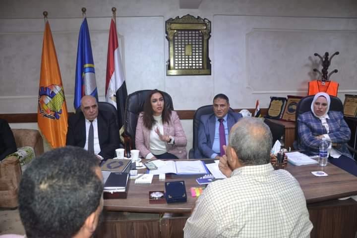 نائب محافظ البحيرة والسكرتير العام يلتقيان بالمواطنين ممن لديهم مطالب وإحتياجات بكفر الدوار