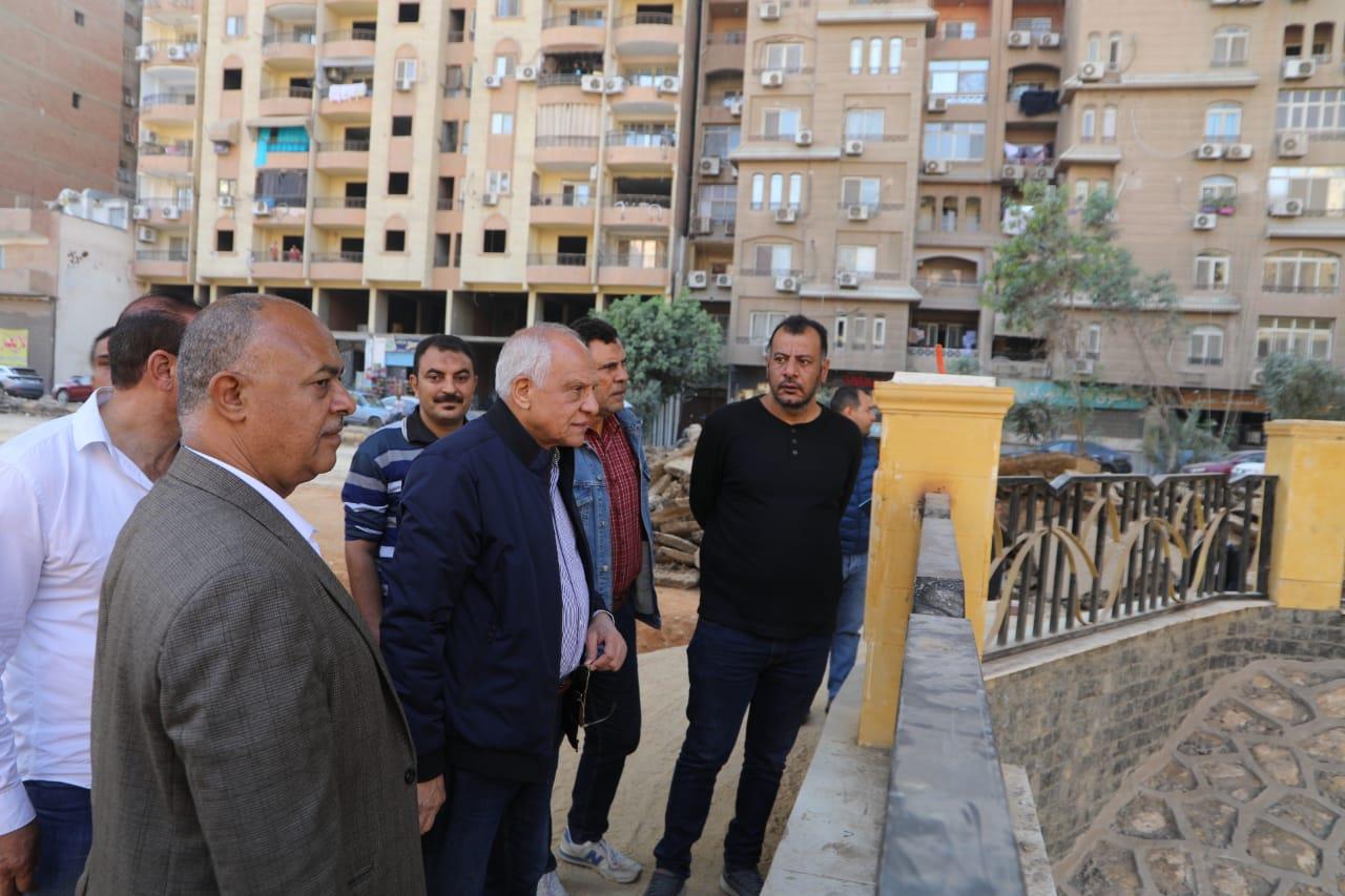 اللواء أحمد راشد محافظ الجيزة خلال جوله تفقدية لمشروع تطوير وتأهيل وتغطية مسار ترعة المريوطية