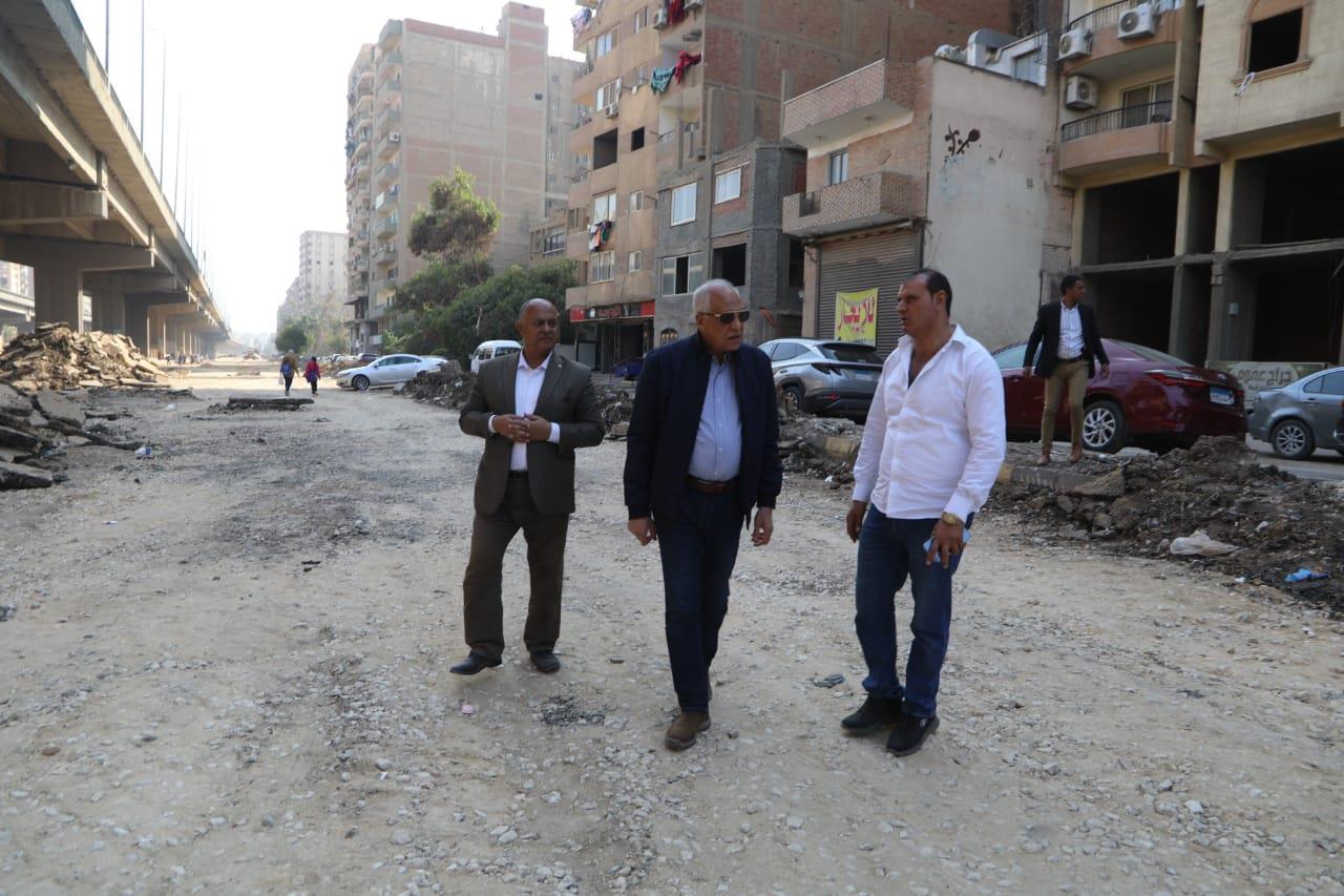 اللواء أحمد راشد محافظ الجيزة خلال جوله تفقدية لمشروع تطوير وتأهيل وتغطية مسار ترعة المريوطية