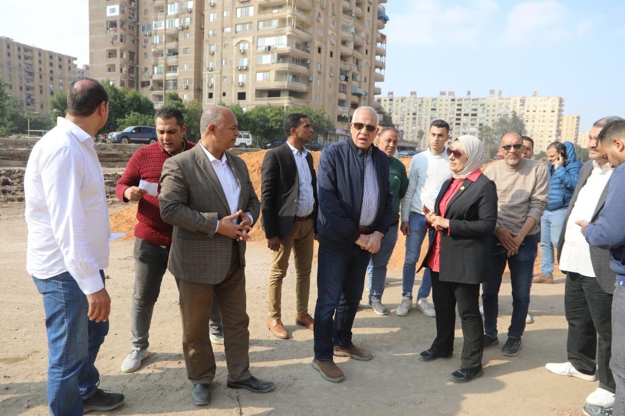 اللواء أحمد راشد محافظ الجيزة خلال جوله تفقدية لمشروع تطوير وتأهيل وتغطية مسار ترعة المريوطية