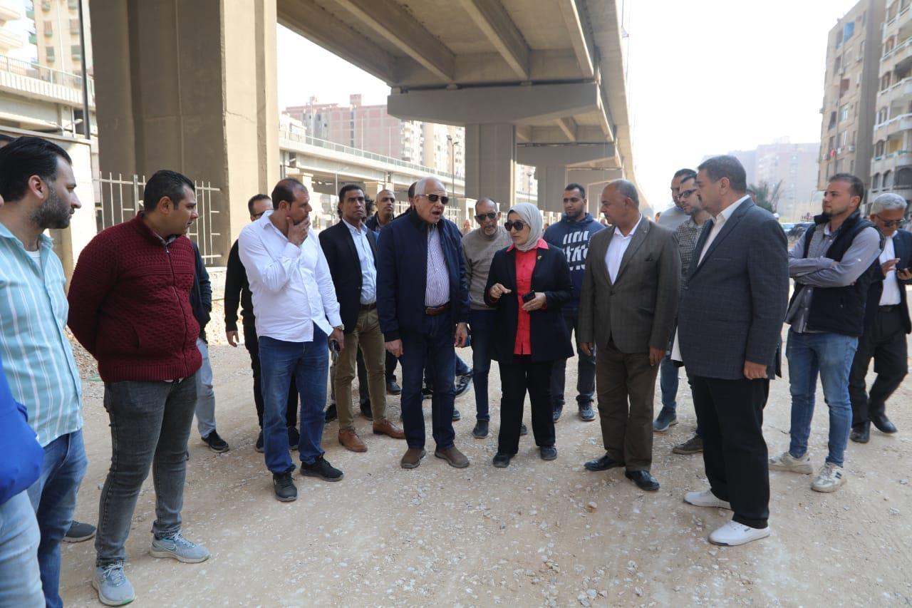 اللواء أحمد راشد محافظ الجيزة خلال جوله تفقدية لمشروع تطوير وتأهيل وتغطية مسار ترعة المريوطية