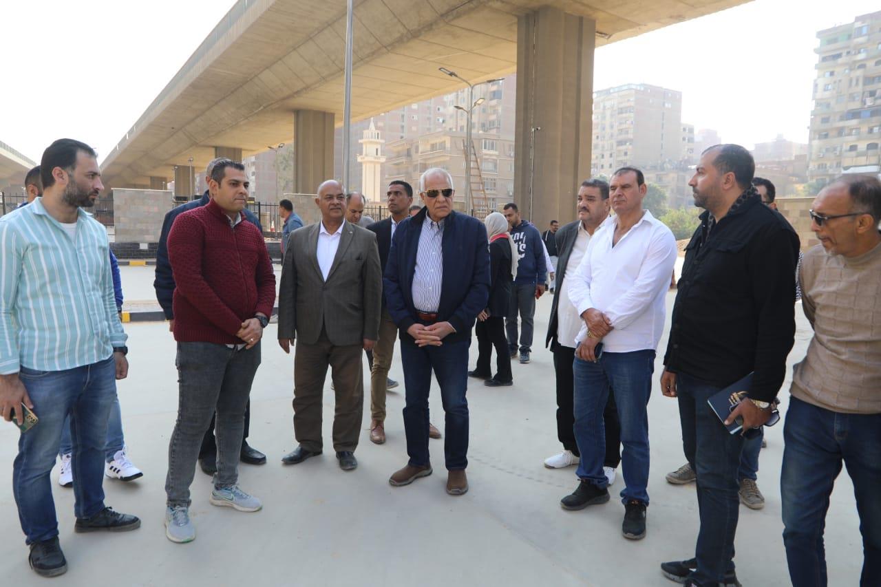 اللواء أحمد راشد محافظ الجيزة خلال جوله تفقدية لمشروع تطوير وتأهيل وتغطية مسار ترعة المريوطية