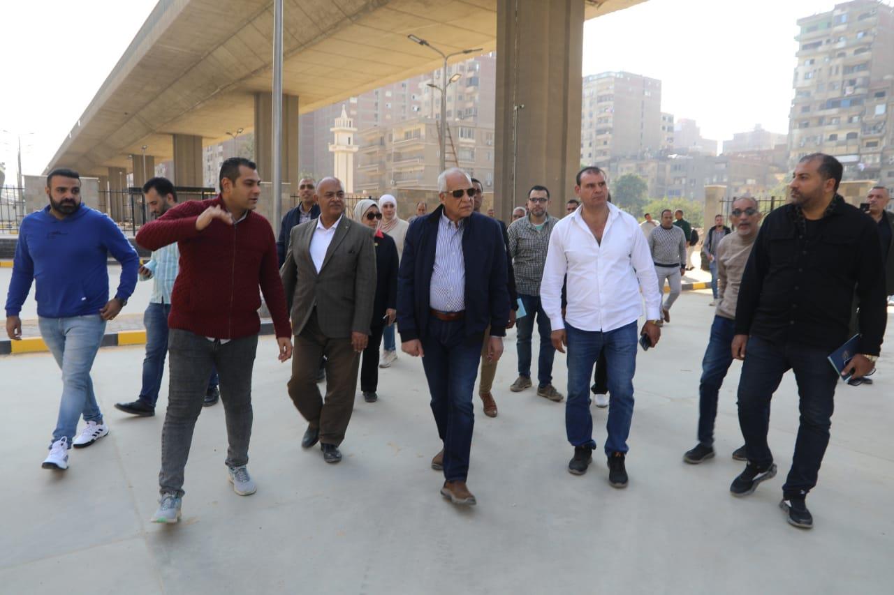 اللواء أحمد راشد محافظ الجيزة خلال جوله تفقدية لمشروع تطوير وتأهيل وتغطية مسار ترعة المريوطية