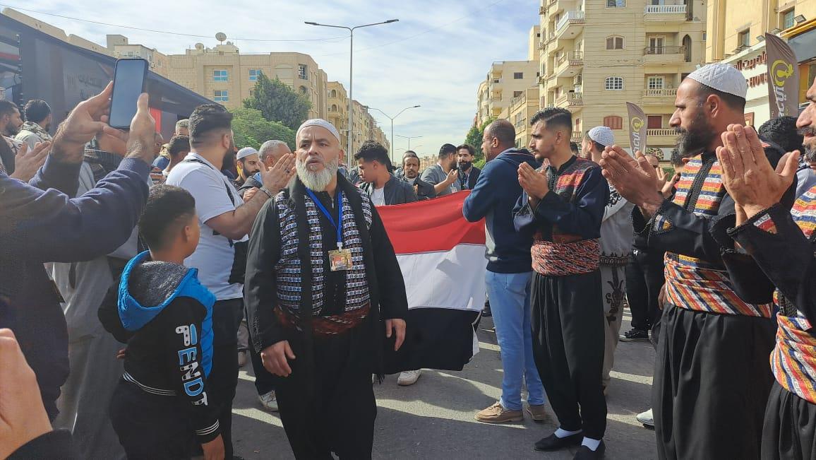 كبار السن والشباب يتصدرون المشهد بمحيط لجنة مدرسة جيل 2000 في أكتوبر