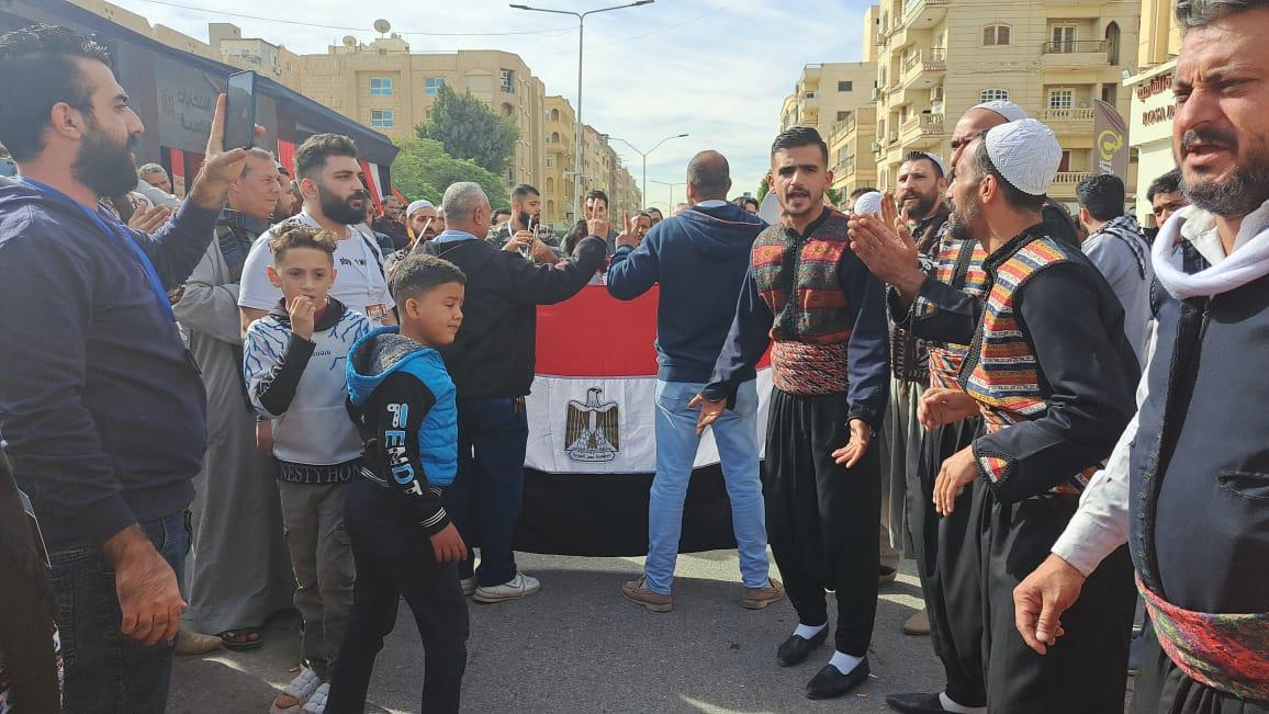 كبار السن والشباب يتصدرون المشهد بمحيط لجنة مدرسة جيل 2000 في أكتوبر