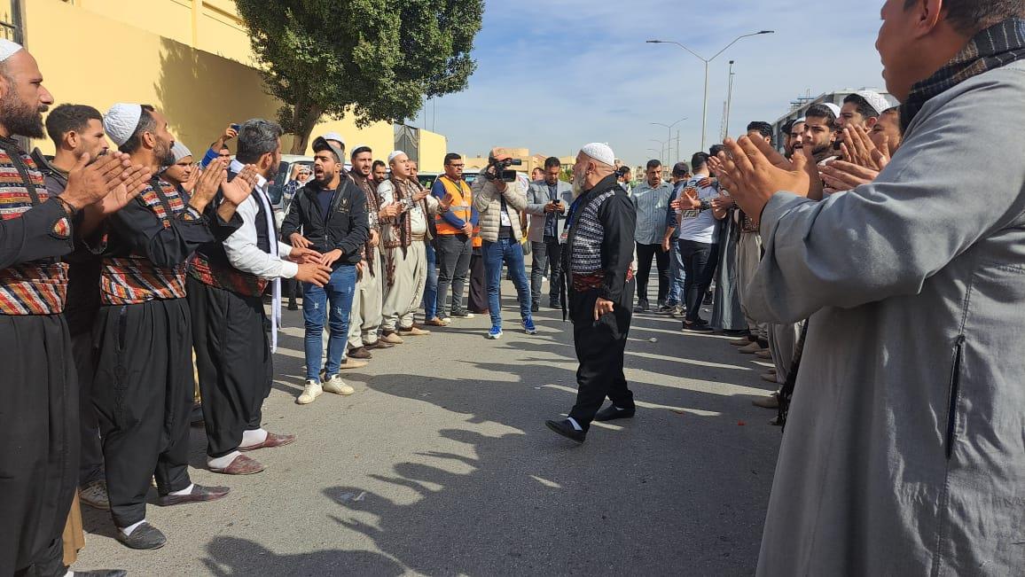كبار السن والشباب يتصدرون المشهد بمحيط لجنة مدرسة جيل 2000 في أكتوبر