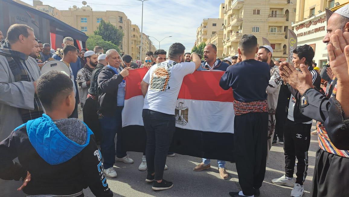 كبار السن والشباب يتصدرون المشهد بمحيط لجنة مدرسة جيل 2000 في أكتوبر