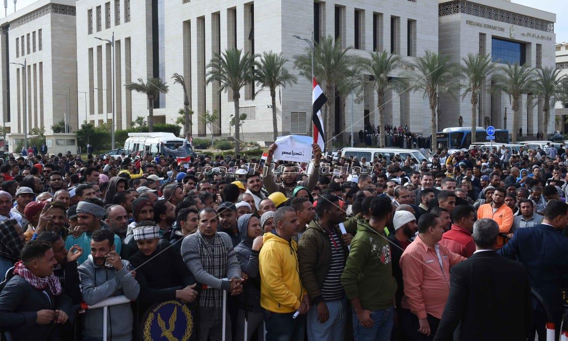 ازدحام شديد أمام لجنة انتخاب الحي الحكومي بالعاصمة الإدارية الجديدة 
