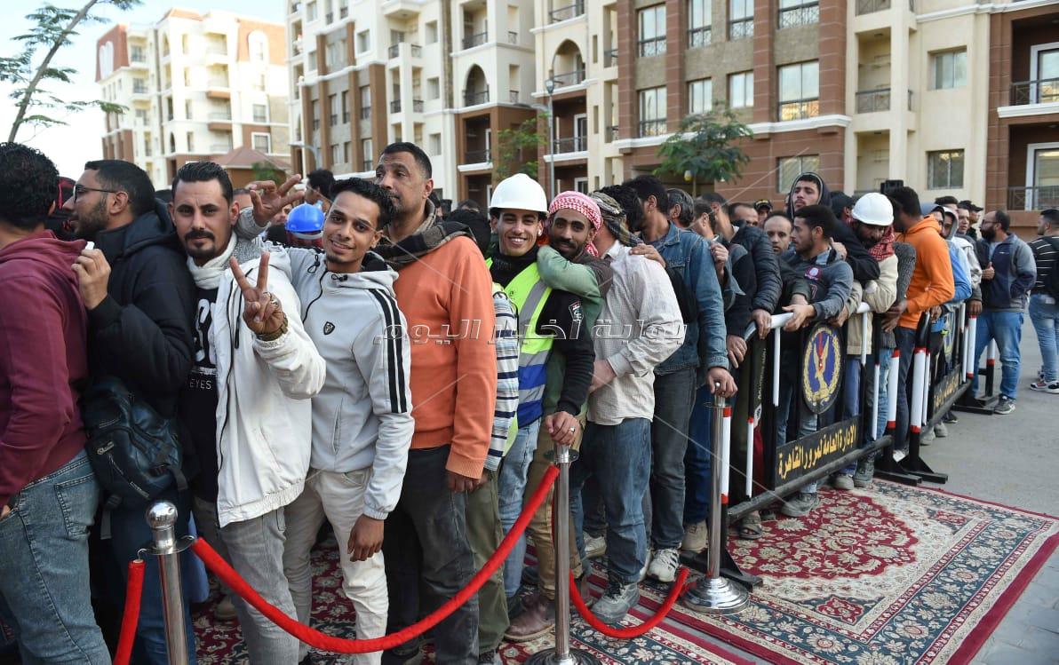«كلنا عاوزين صورة».. مشاهد ملهمة للمصريين في ثاني أيام التصويت