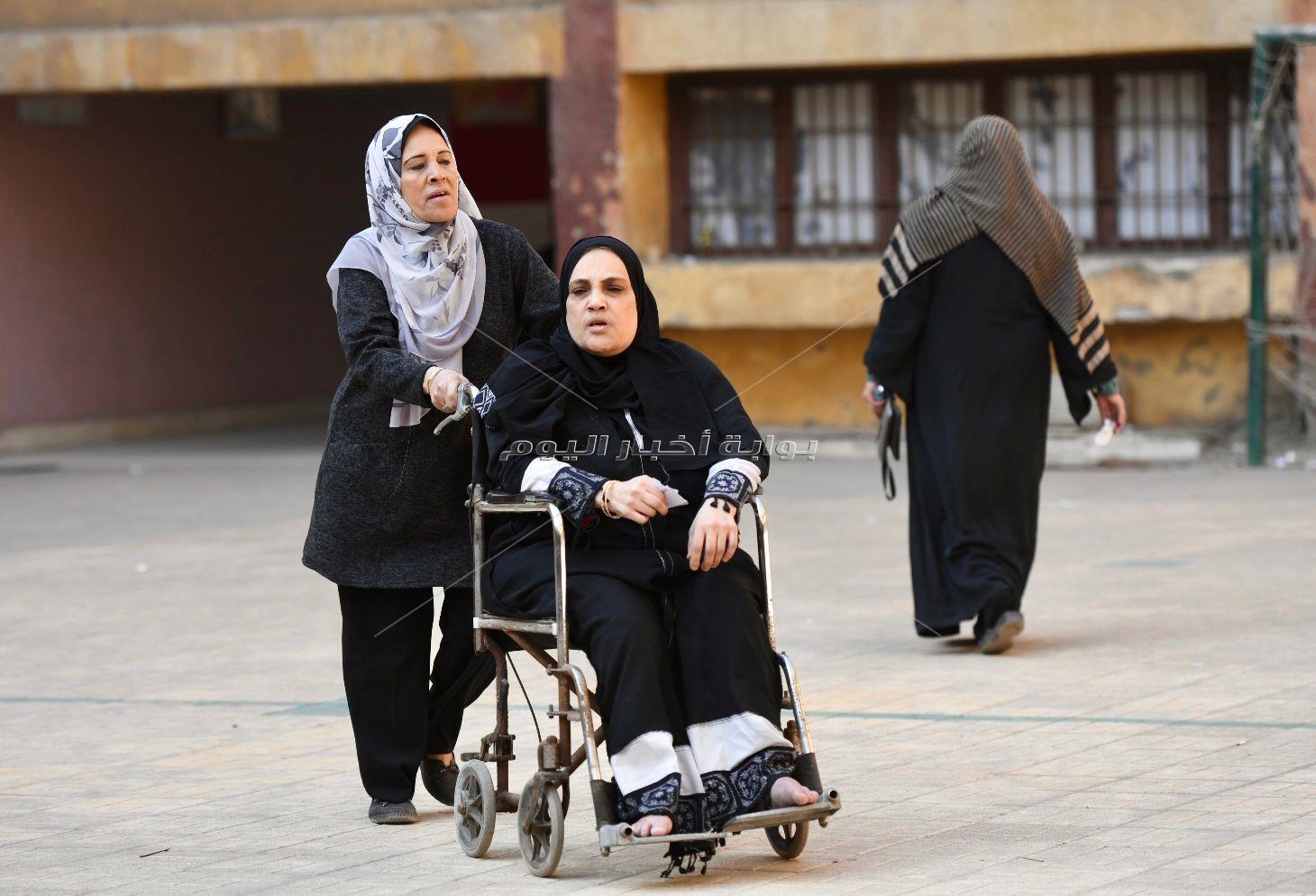 «كلنا عاوزين صورة».. مشاهد ملهمة للمصريين في ثاني أيام التصويت