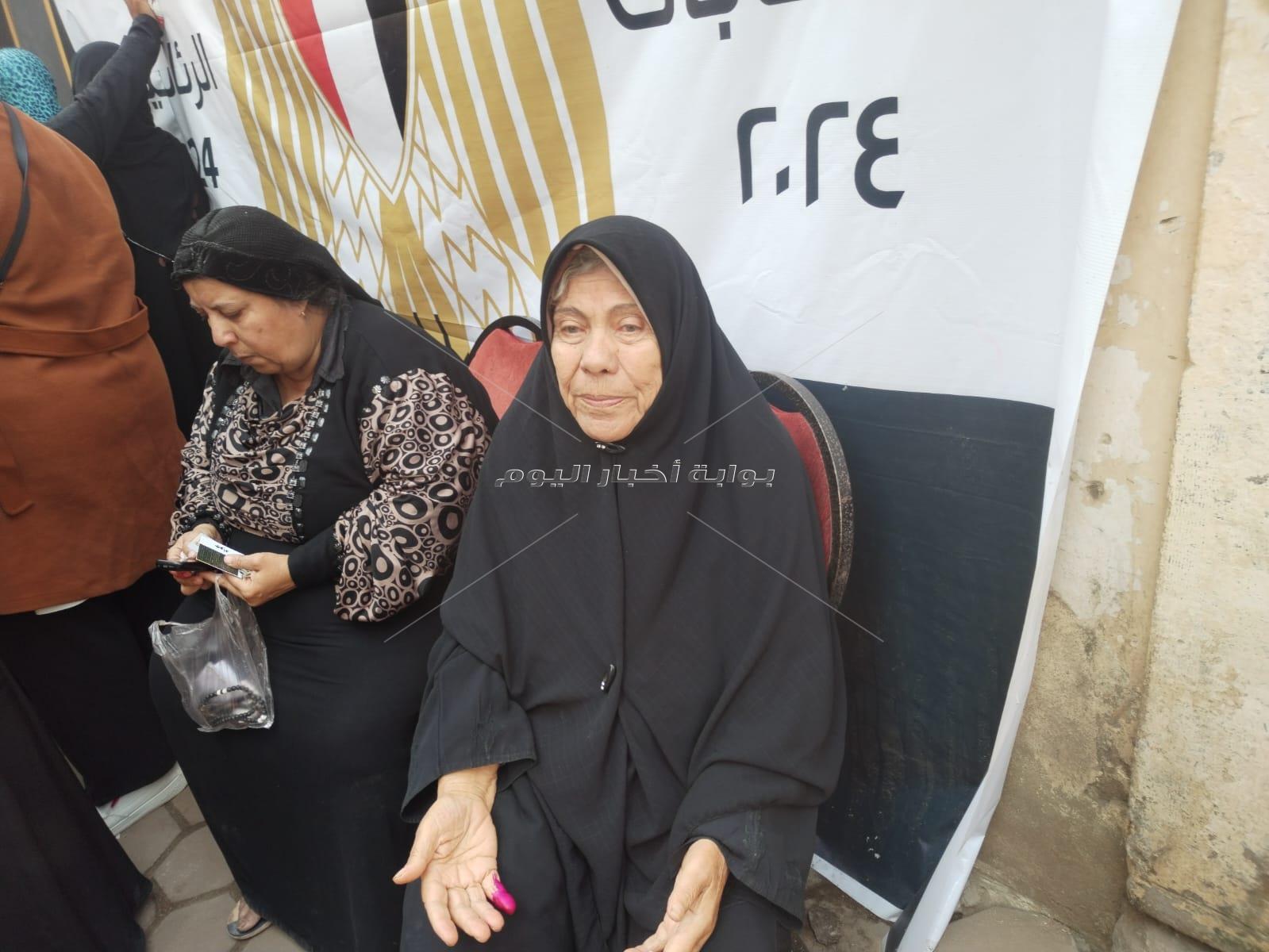 مسنة: أنا جاية علشان خاطر مصر